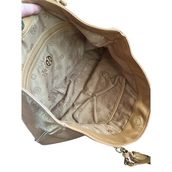 Tory Burch Thea Full Leather Tote in Royal Tan with Gold Chain and Tassel - Picture 8 of 8